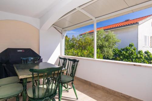 Apt DION with garden and terrace, just 200m from the beach