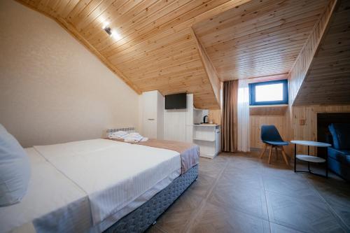 Postel nebo postele na pokoji v ubytování Chief Hotel
