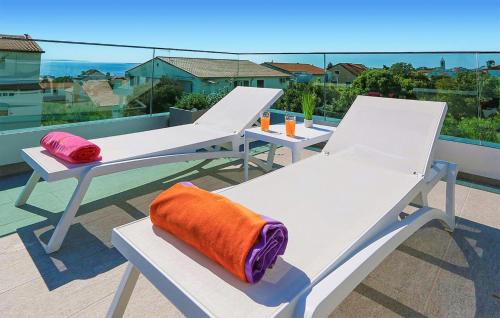 Balkón nebo terasa v ubytování Amazing Apartment In Mandre With Wifi