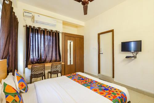 Μια τηλεόραση ή/και κέντρο ψυχαγωγίας στο Fabhotel Tristar Residency - Nr Tambaram Railway Station
