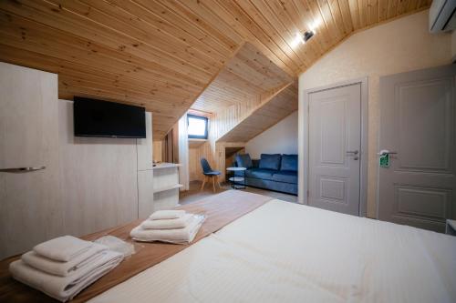 Postel nebo postele na pokoji v ubytování Chief Hotel