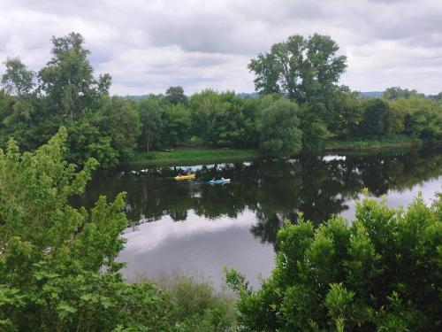 Photo de la galerie de l'établissement Les terrasses de la rivière, à Lamothe-Montravel