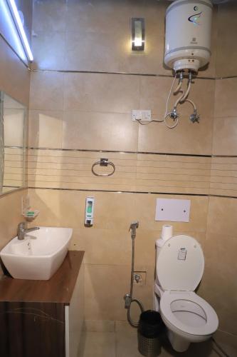 a bathroom with a toilet and a sink at Fortune Home Service Apartment 3Bhk , D-198 Saket in New Delhi