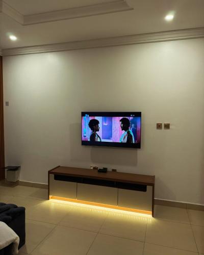 Sukaad Apartmentにあるテレビまたはエンターテインメントセンター