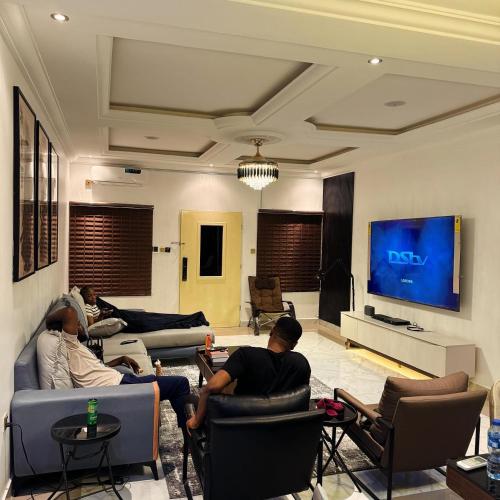 Sukaad Apartmentにあるテレビまたはエンターテインメントセンター