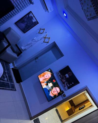 Sukaad Apartmentにあるテレビまたはエンターテインメントセンター