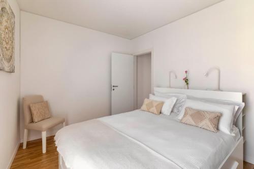 Postel nebo postele na pokoji v ubytování Magic Deluxe Suites - Free Parking