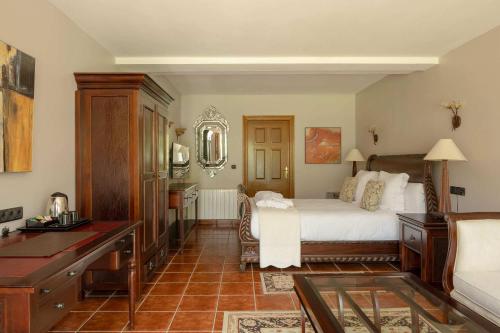Letto o letti in una camera di Hotel & Spa Etxegana