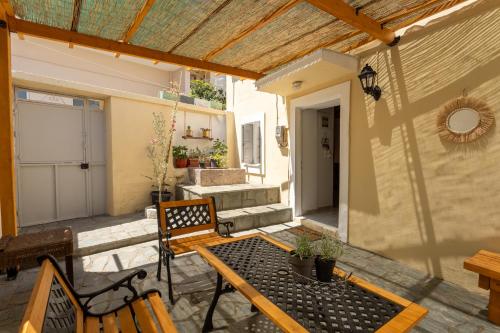 Foto The Yard House, Castle View Mytilene 4