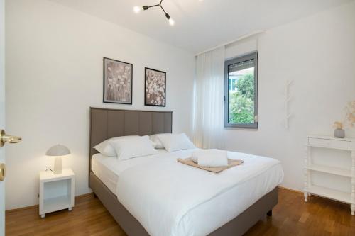 PALM TREE SUPERIOR APARTMENT - specially designed three-room apartment - top location right next to the beach and the center - beautiful terrace