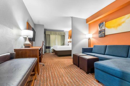 Χώρος καθιστικού στο Comfort Suites Jackson I-40