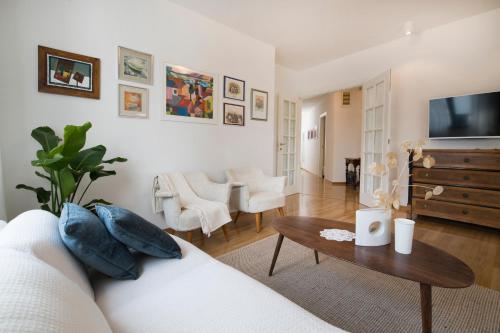 PALM TREE SUPERIOR APARTMENT - specially designed three-room apartment - top location right next to the beach and the center - beautiful terrace