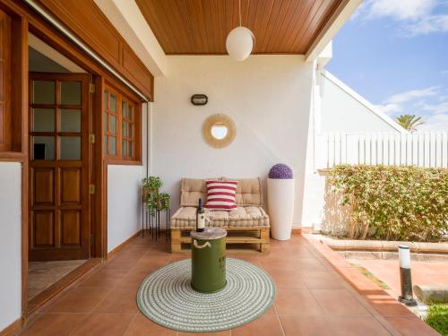 Banana House in Top Location by CanaryScape