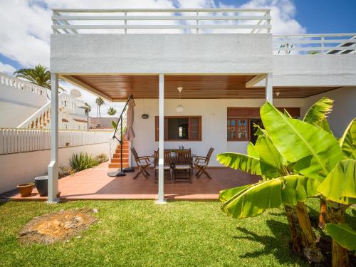 Banana House in Top Location by CanaryScape