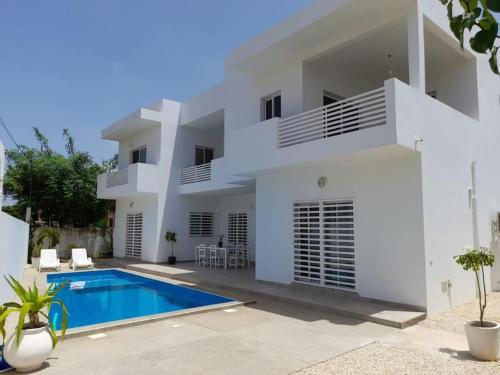 Villa avec piscine à 150m de la plage