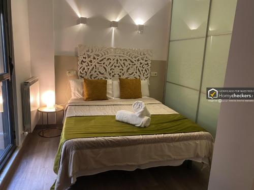 a bedroom with a bed with towels on it at Apartamento Cervantes Centro Historico in Salamanca