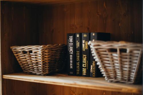 Perpustakaan di apartmen