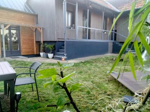 MAISON ATYPIQUE EN BOIS 2 NIVEAUX 7,5km du circuit 24h