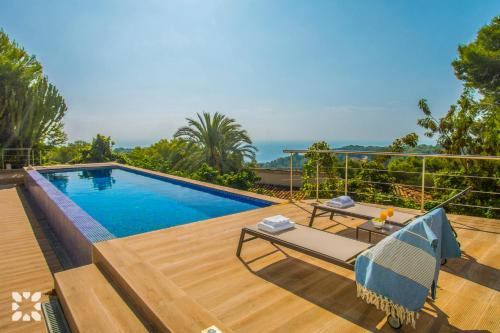 Villa La Casa Blanca by Abahana Villas