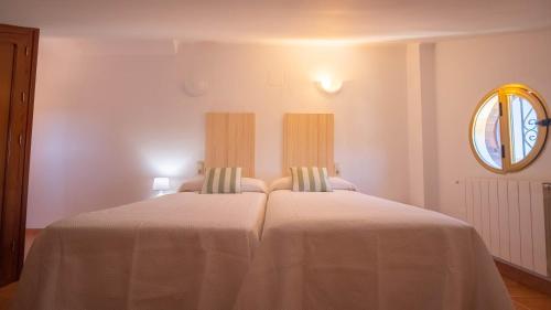 a bedroom with a bed with a white blanket at Villa Luis R in Cájar