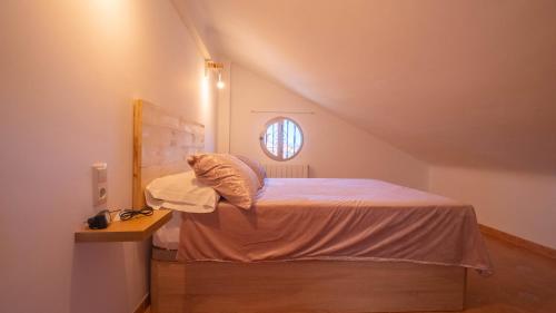 a small bedroom with a bed in a attic at Villa Luis R in Cájar