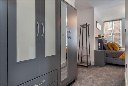 a room with a closet with a mirror and a bed at WhiskAwayStays - Foregate Street - Apartment 2 in Worcester