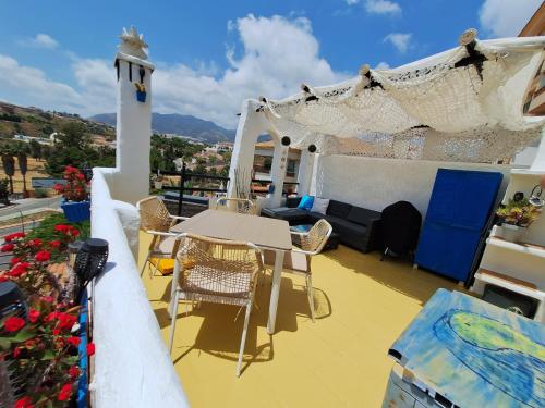 a patio with a table and chairs on a balcony at Happy Holiday Home! Pueblo Evita Charming Condo in Benalmádena