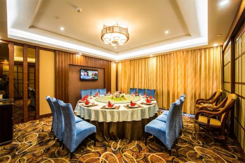 Foshan Jiagao Business Hotelにあるテレビまたはエンターテインメントセンター