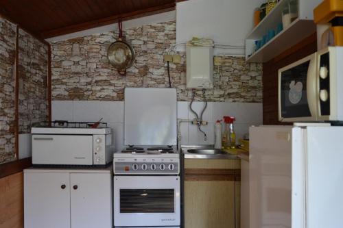 Kuchyň nebo kuchyňský kout v ubytování Kuća za odmor Vranovac