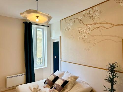 Giường trong phòng chung tại Relax Inn Champagne - Reims Balnéo