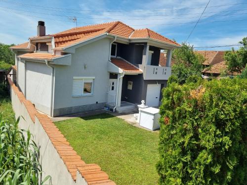 Budova, kde se vila nachází