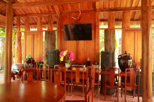 Εστιατόριο ή άλλο μέρος για φαγητό στο Homestay Nhà Của Gió
