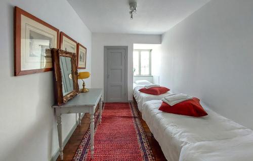 Pet Friendly Home In Fleninge With Wifiにあるベッド