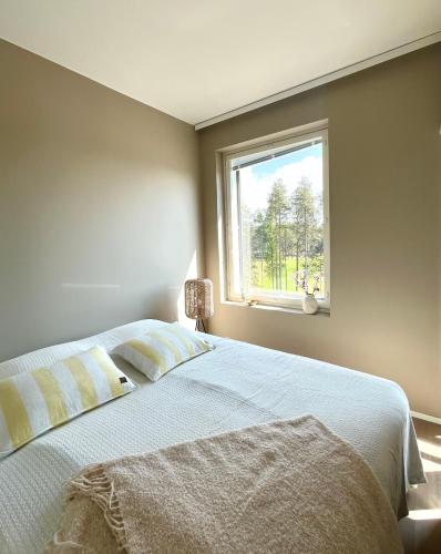 Ένα ή περισσότερα κρεβάτια σε δωμάτιο στο Grand Beach Apartment