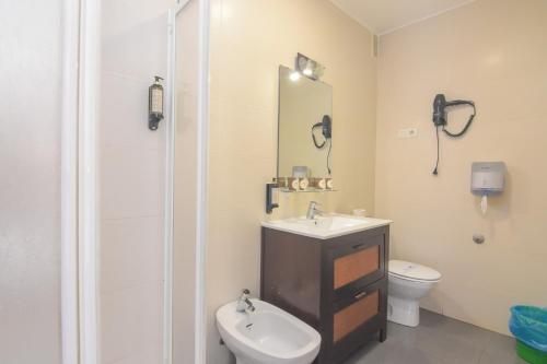 Bilik mandi di Hostal La Ermita