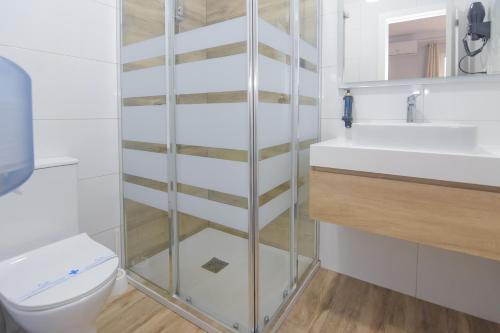 Bilik mandi di Hostal La Ermita