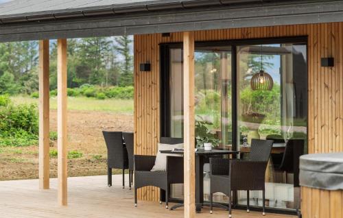 Beautiful Home In Hjørring With Saunaにある庭