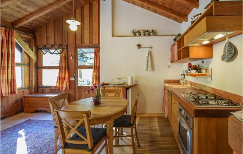 Kuchyňa alebo kuchynka v ubytovaní Beautiful Home In Cornuda With Sauna