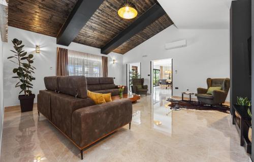 a living room with a leather couch and chairs at 4 Bedroom Lovely Home In Labin in Labin
