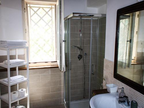 a bathroom with a shower and a sink at La Magnolia come a casa tua in Arrone