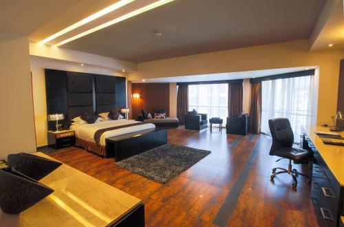 Postel nebo postele na pokoji v ubytování Long Beach Hotel