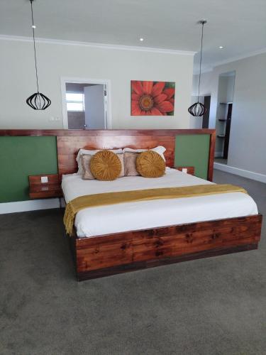 Una cama o camas en una habitación de MyPond Stenden Hotel