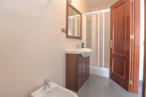 Bilik mandi di Hostal La Ermita