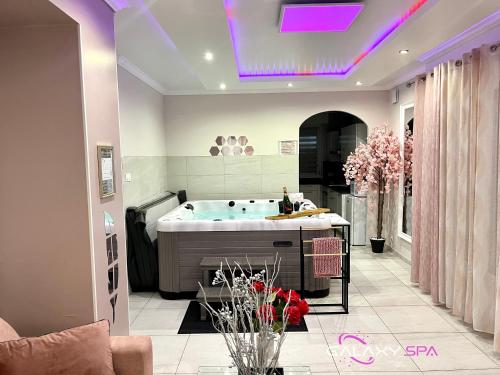 Φωτογραφία από το άλμπουμ του GALAXY SPA - Suite Venus Jacuzzi et Sauna Privatif σε Champigneulles