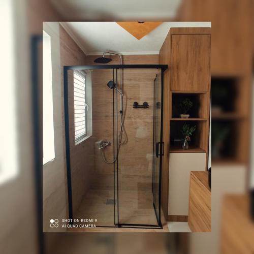 Bilik mandi di Tesla Apartman Prnjavor