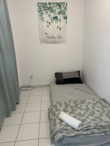 a small room with a bed and a picture on the wall at Impiria Residensi #Link Aeon Mall Klang 4BR3Bath in Klang
