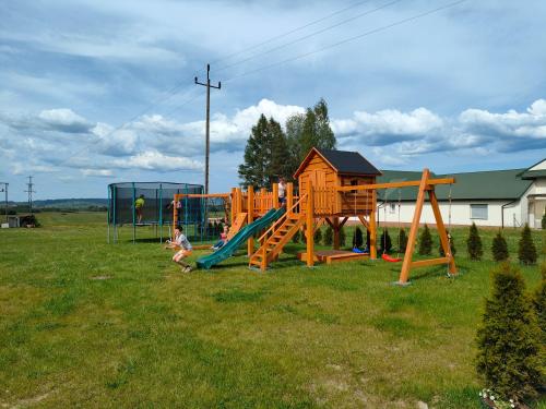 Ο χώρος παιχνιδιού για παιδιά στο aPARTAMENT Osada Za Torem