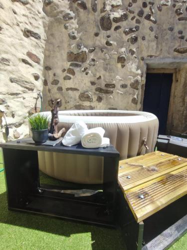 a bath tub sitting next to a stone wall at Segredos da Montanha - Mangualde in Mangualde