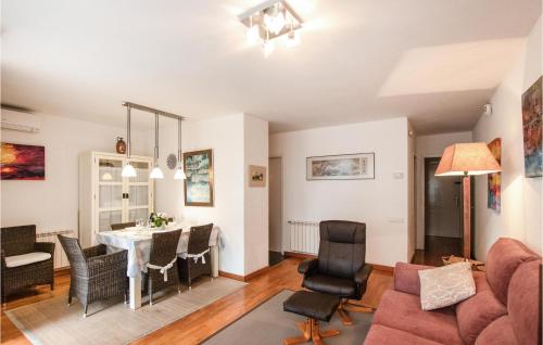 Posezení v ubytování Cozy Apartment In Sant Feliu De Guíxols