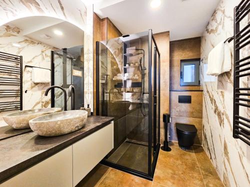 Bilik mandi di Villa Perla